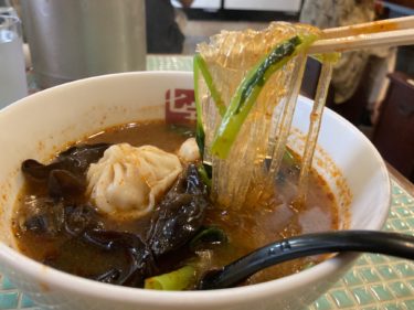 吉祥寺に「七宝麻辣湯（チーパオマーラータン）」がオープン！シビ辛い薬膳スープにツルモチ春雨麺、50種類以上のトッピング