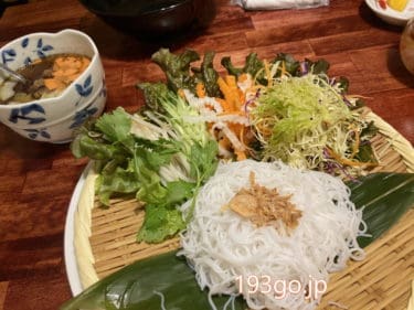 【吉祥寺】ベトナム料理「WICH PHO(ウィッチ フォー）」炭火が香ばしい！野菜盛りモリのビーフンつけ麺