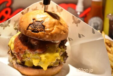 【新宿　ハンバーガー】「ショーグンバーガー」岩の様にゴツゴツした和牛100％パテ、ジュワっと噛み応えがヤミツキ