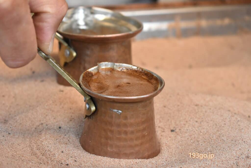 ザ モスク コーヒー 砂で温めて淹れる一杯 トルココーヒーを初体験 下北沢で異国情緒たっぷりな 旅 を 193go Jp いくみごードットジェイピー