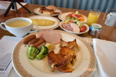 横浜　ヨコハマ グランド インターコンチネンタル ホテル　朝食はビュッフェ！オムレツやフレンチトースト、パン＆フルーツもズラリ