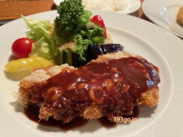 西荻窪で洋食ランチ　さて　チーズチキンカツ　衣サクサク、お肉が柔らかく驚き　プリプリ牡蛎フライも