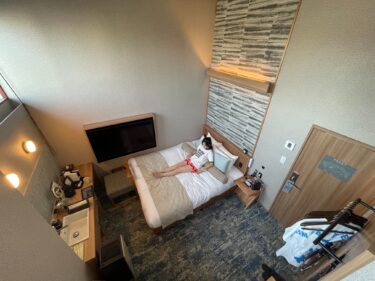 広島　尾道駅の中にあるおしゃれホテル「BEACON（ビーコン）」に宿泊　コンパクトなのに開放感も！畳ロフト付きのユニークな部屋で