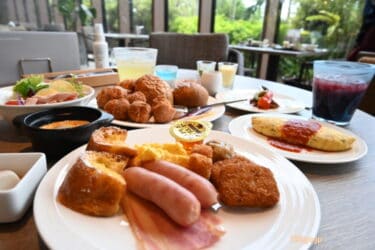 「沖縄プリンスホテル オーシャンビューぎのわん」朝食ビュッフェは沖縄そばにジューシー、サーターアンダギーも！2022年4月オープンの大浴場付きリゾートホテルに宿泊
