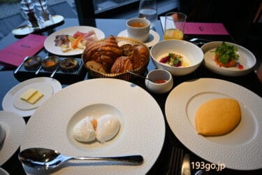 【宿泊リポ】「フォションホテル京都」の朝食はコース料理　選べる卵料理＆フォションジャムで楽しむ山盛りパン、パリ直輸入のフォションマカロンも　東山一望のゴージャス空間で