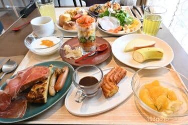 【朝食リポ】北海道「OMO5小樽 by 星野リゾート」朝食ビュッフェはパフェちらしや南樽市場、“ザクもち”揚げたてチュロスはリピート