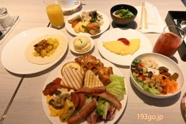 【朝食リポ】「ヒルトン横浜」朝食ビュッフェは焼きたてクロワッサンにフレンチトースト、ハワイアンパンケーキ＆タコス作りも